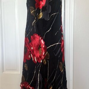 Vintage Floral Black and Red Women's Skirt S